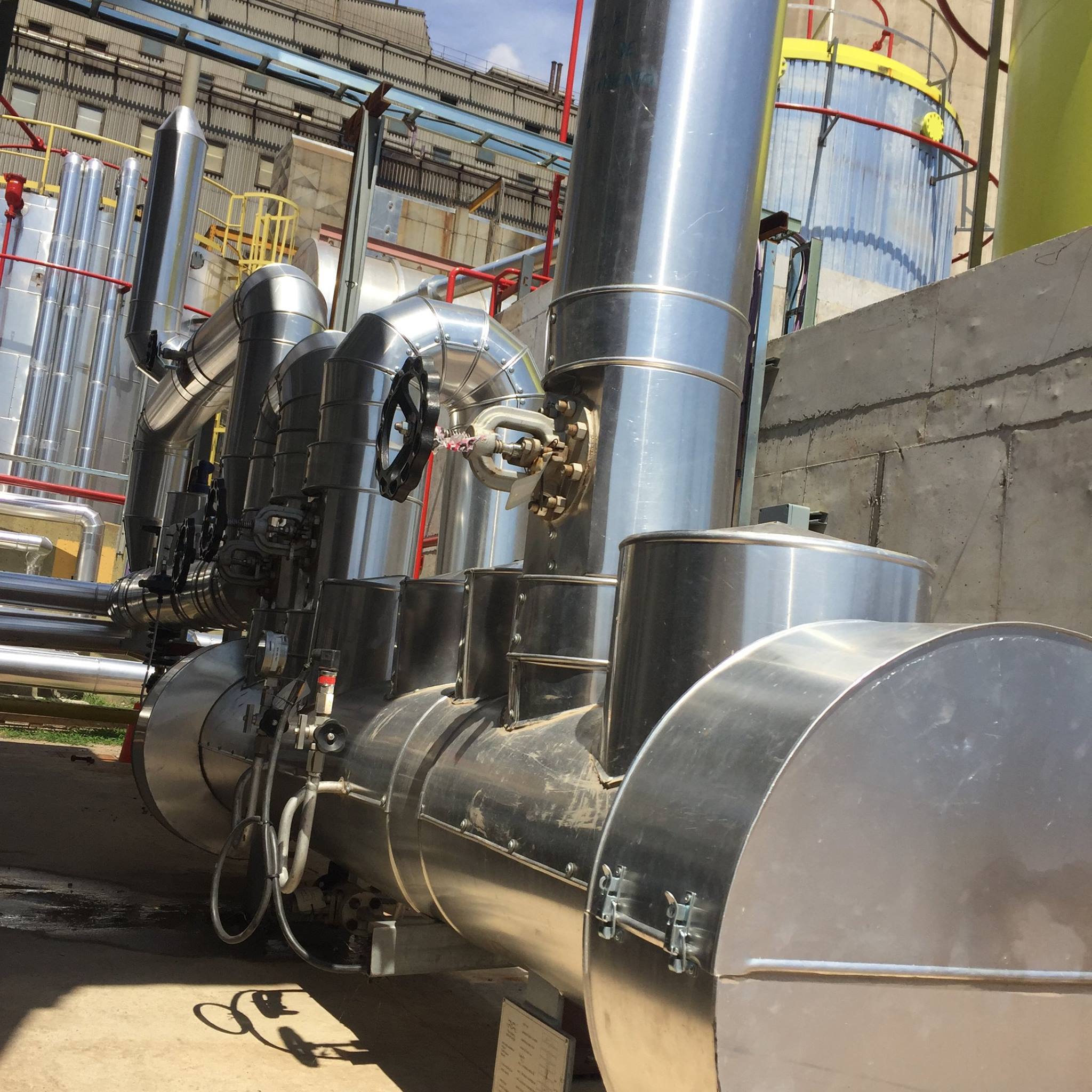 Instalación industrial con aislamiento térmico eficiente